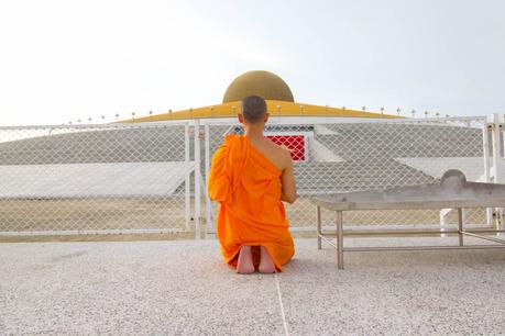 Der goldene UFO Tempel in Thailand –   1 Millionen Buddhas im Wat Phra Dhammakaya Tempel