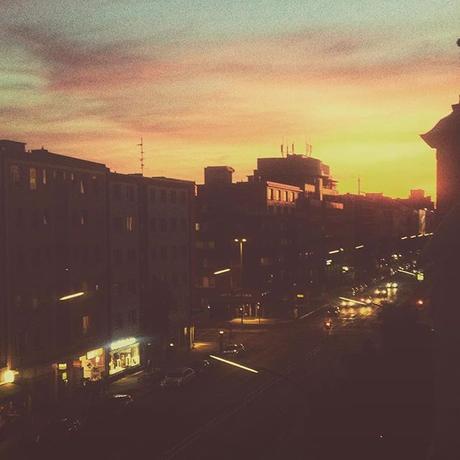 It’s that time again..🌇 | #berlinspiriert #berlin #sunset #sun #skyporn #potd #photography #mood #iphone #mondaymotivation #igers #igersberlin #ig_berlin #ig_berlincity #visitberlin #herbst #autumn #berlinlove #herbstgeflüster #citylights #visit_berlin...