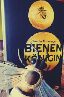 [Rezension] Bienenkönigin von Claudia Praxmayer