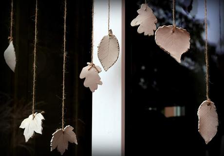 DIY: Herbstbasteleien mit Kindern - Wunderschöne Herbstblätter-Dekorationen - kinderleicht
