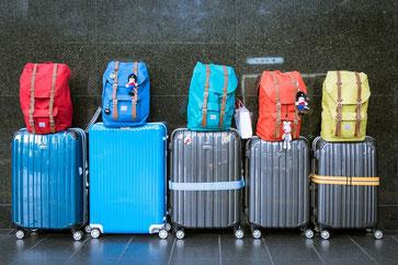 Wir alle kennen das Problem: Zu viel Gepäck und zu wenig Platz(Foto: tookapic/Pixabay)