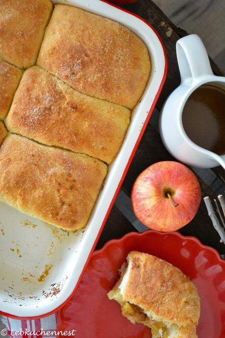 Apfelbuchteln mit Apfel-Gewürzsauce und Zimtsahne – Foodblogger Saisonkalender Apfelkuchen-Sonderausgabe [Blogevent/Bloggernennung]