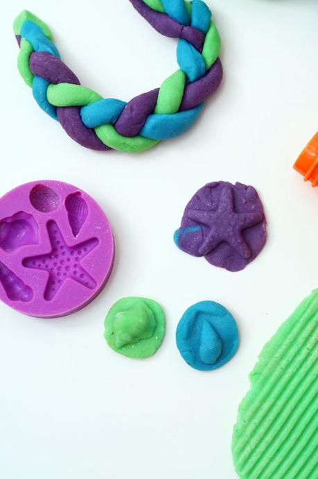 Super easy und ohne giftige Inhaltsstoffe: Knete für Kleinkinder selber machen