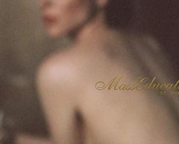 Auf der neuen Platte vertont Annie Clark ihre letztjährige LP “MASSEDUCTION“ komplett akustisch • full Album stream