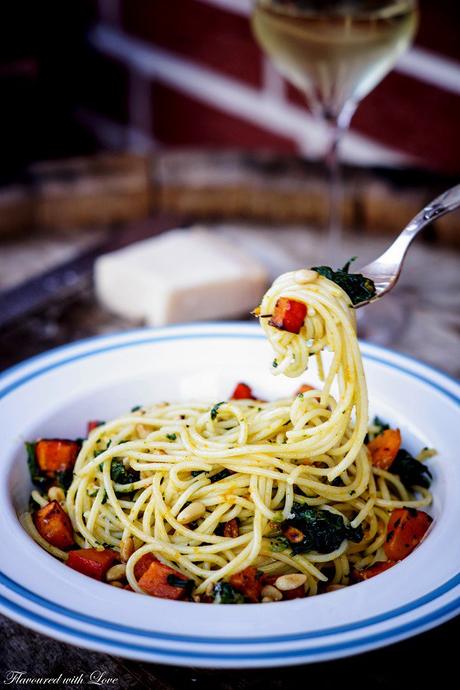 Spaghetti mit geröstetem Kürbis und Spinat