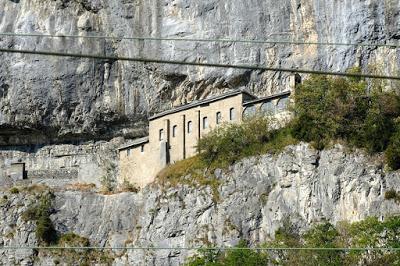 Gotteshaus in der Felswand