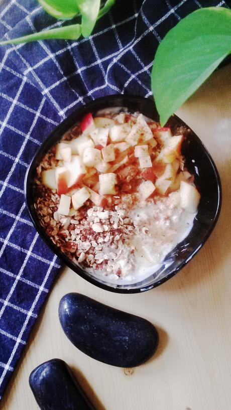 [Frühstück vegetarisch] Apfel-Zimt-Hüttenkäse mit Crunch