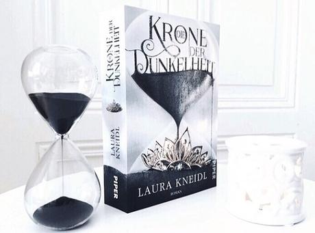 Rezension | „Die Krone der Dunkelheit“ von Laura Kneidl