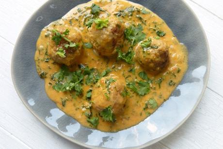 Mildes Curry mit Fleischbällchen
