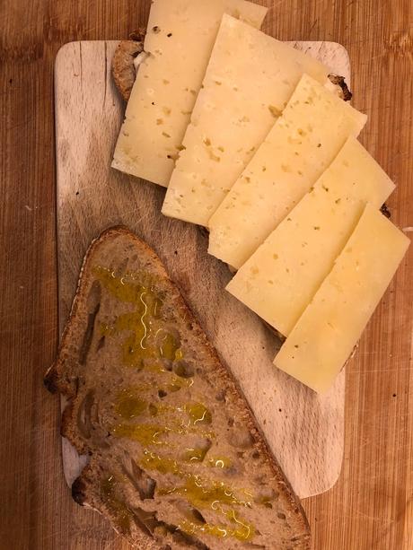 Spanisches Grilled Cheese Sandwich/ Spanish Grilled Queso (Deutsch & English)
