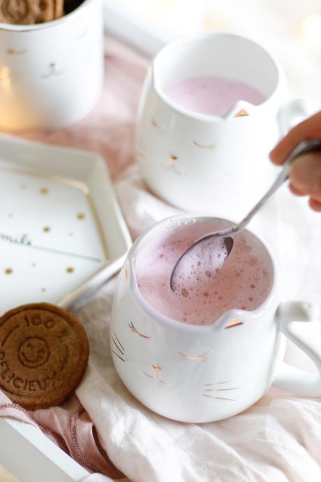 GUTE LAUNE ZUM SCHLÜRFEN UND NASCHEN! Pink & Grinch ‚Hot Chocolate‘ mit selbstgebackenen Spekulatius