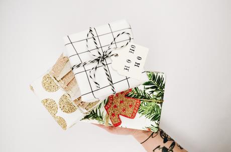 Geschenke weihnachtlich verpacken mit juniqe
