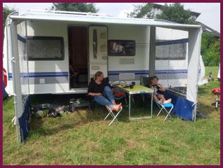 Reisen Familie Camping Wohnwagen Caravan