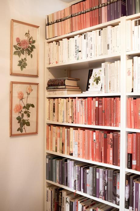 Bücherregale ordnen und schön dekorieren. Dekotipps Ordnung Bücher Regale Bibliothek 