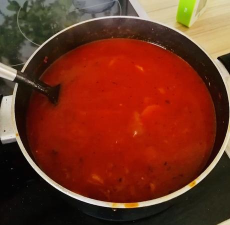 Schnelle Tomatensuppe mit Reiseinlage