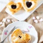 Cherry Hand Pies – Kirschtaschen in Herzform