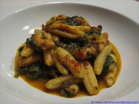 Cavatelli mit Spinat und Tintenfisch