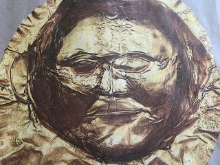 Goldmaske von Helmut Kohl ausgegraben