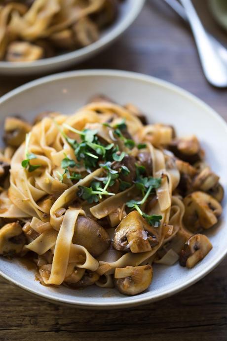 Pasta mit Pilzen und Thymian (Nudel-Pilz-Pfanne)