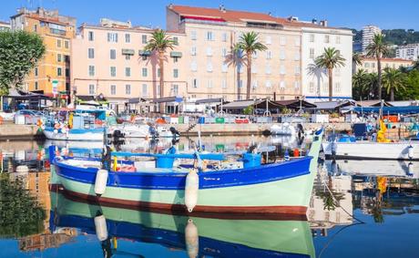 Urlaub im April auf Mittelmeerinsel Korsika in Südfrankreich