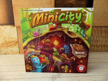 Als Ameise muss man den Bau in MiniCity mit Futter füllen #Piatnik #Spiele #Kinder