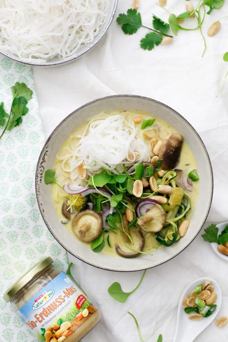 KOMMT MIT INS GENUSS-PARADIES! Thai-Erdnuss-Suppe mit Reisnudeln – in Kooperation mit SPAR Natur*Pur