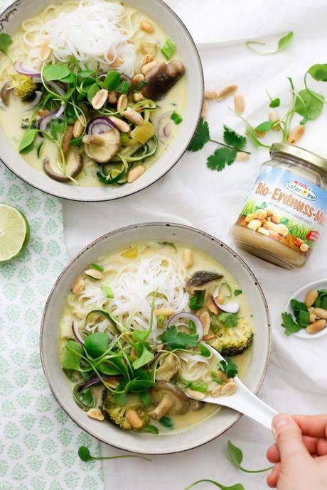 KOMMT MIT INS GENUSS-PARADIES! Thai-Erdnuss-Suppe mit Reisnudeln – in Kooperation mit SPAR Natur*Pur
