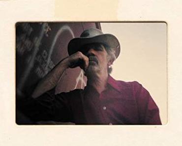 JJ CALE • POSTHUMES ALBUM “STAY AROUND”  • TITELSONG HIER IM STREAM