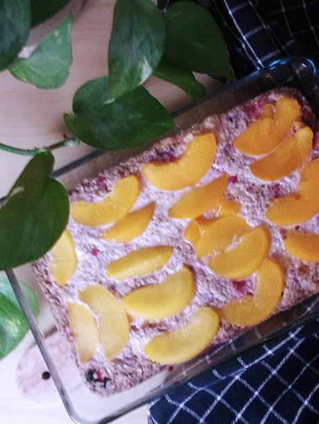 Baked Oatmeal mit Pfirsichen [vegan]