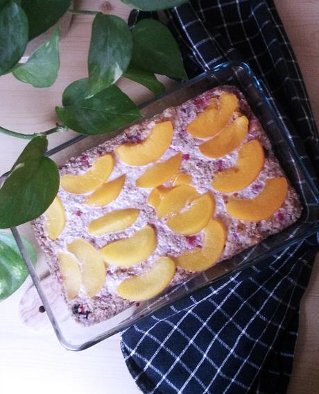 Baked Oatmeal mit Pfirsichen [vegan]