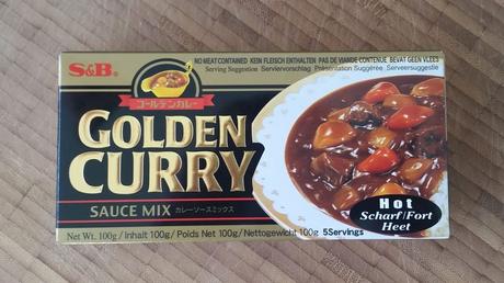 Der Klassiker im Supermarktregal Currywürfel, die aus Currygewürzen und einer festen Mehlschwitze bestehen und direkt verarbeitet werden können.