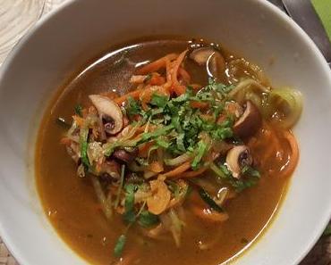 Chinesische Suppe ... mit dem neuen Spiralschneider gemacht