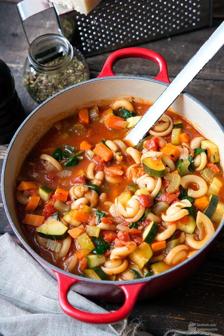 Minestrone – Italienische Gemüsesuppe (Eintopf)