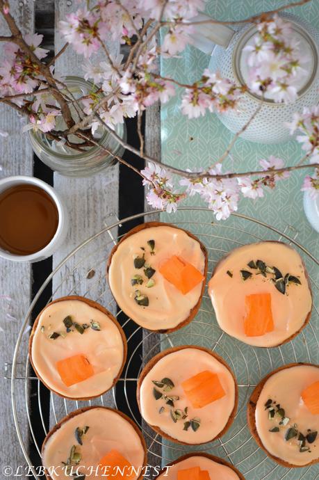 Karottenkuchen-Amerikaner mit Käsekuchenglasur – Frühlingserwachen