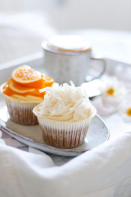 SÜSSE CUPCAKE LIEBELEI ZUM NACHBACKEN! Joghurt-Orangen-Kuchen mit Kokos & Mangocreme