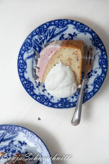 einfacher saftiger Joghurt Kuchen- Rezept für  schnellen Rührkuchen mit fruchtig cremigen Topping