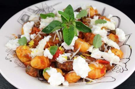 Selbstgemachte Gnocchi mit Auberginen-Sugo
