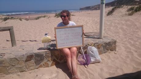 Atlantic Beach Cleanup mit einem Lachen - Muell sammeln am Strand