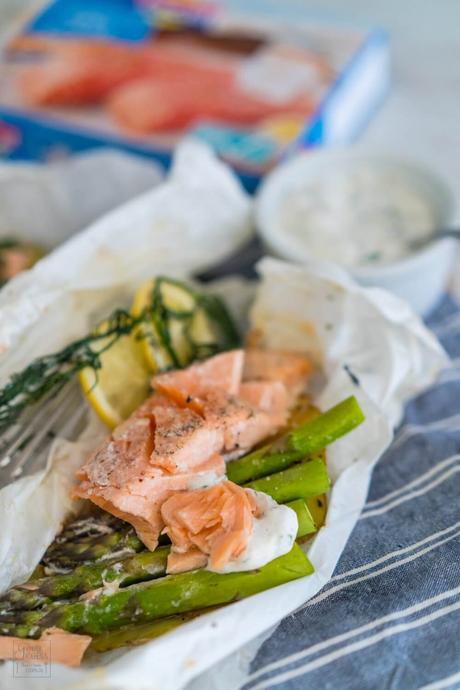 Lachspäckchen mit grünem Spargel – Escal Seafood