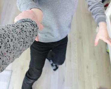 Geh nicht mit Fremden mit - Wie erkläre ich es mein Kind schonend?