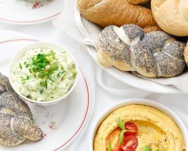 IDEEN ZUM MUTTERTAGSFRÜHSTÜCK! Süßkartoffelhummus, Avocado-Eier-Creme, Erdbeer-Rhabarber-Parfait im Glas & Haubis Verwöhnkörberl