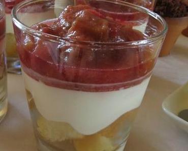 Leichtes Rhabarber-Tiramisu