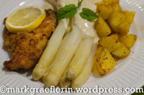 SchniPoSpa – Wiener Schnitzel, Backofenkartoffeln und Spargel mit Zitronenmelisse-Senfsauce