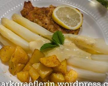 SchniPoSpa – Wiener Schnitzel, Backofenkartoffeln und Spargel mit Zitronenmelisse-Senfsauce