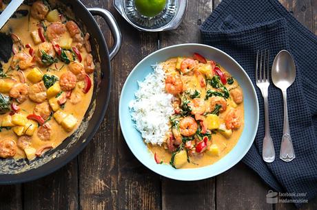 Garnelen-Curry mit Kokosmilch und Spinat