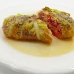 Wirsingrouladen mit Basmati und roter Bete