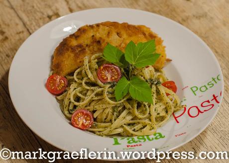 Mittwochspasta: Taglierini mit Giersch-Pesto und Kohlrabischnitzel