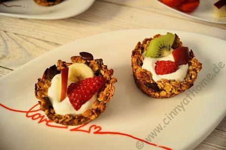 Aus Muesli, Joghurt und etwas Obst hat man schnell Granola Cups gemacht #Rezept #Food #Gesund