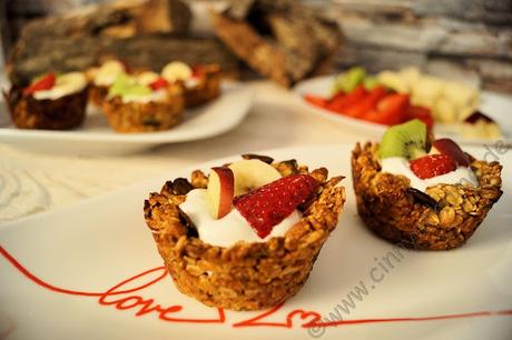 Aus Muesli, Joghurt und etwas Obst hat man schnell Granola Cups gemacht #Rezept #Food #Gesund