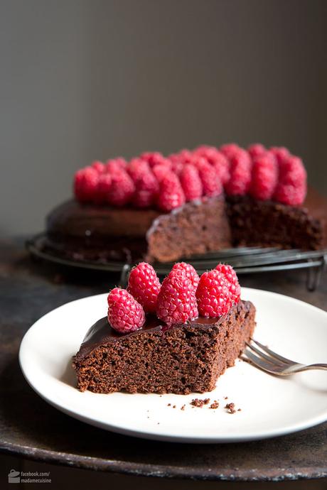 Schokoladenkuchen mit Himbeeren